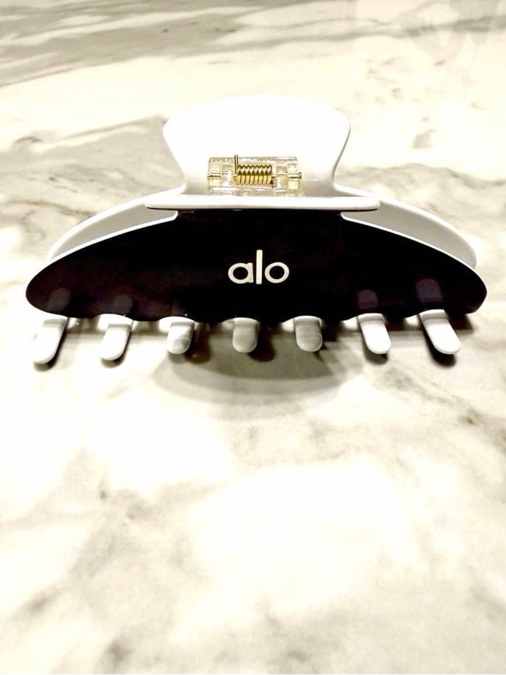 ALO Yoga claw clip Black Hair Claw acrylic Clip outline new accessories illusion